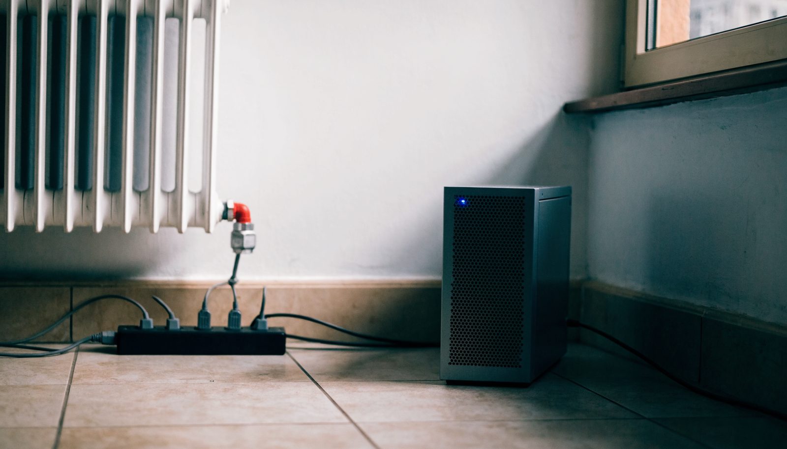 Il server sta in un angolo, accanto al termosifone. Non e' un data center